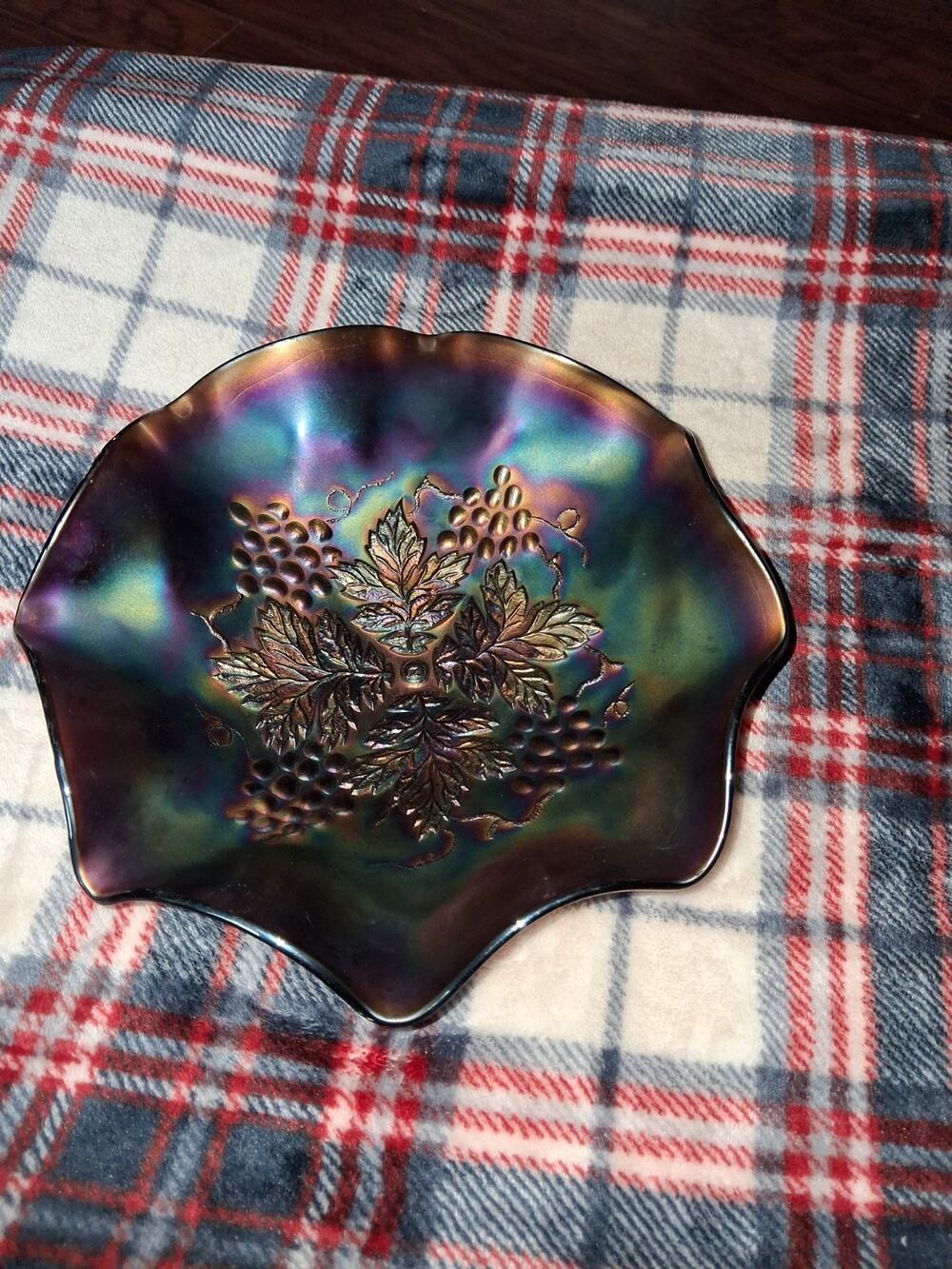 Antique NORTHWOOD Carnival Glass GRAPE LEAVES / Blossoms & Palms Bowl AMETHYST